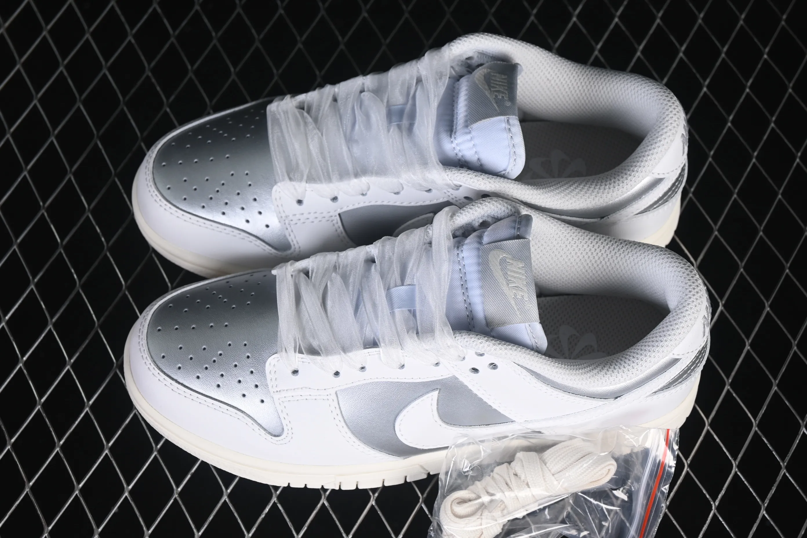 All categories Nk SB Dunk series Nk SB Dunk Low low-top sneakers Nike SB Dunk Low silver low-top casual sneakers IB7311-001